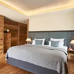 Alpha Luxury Villa *